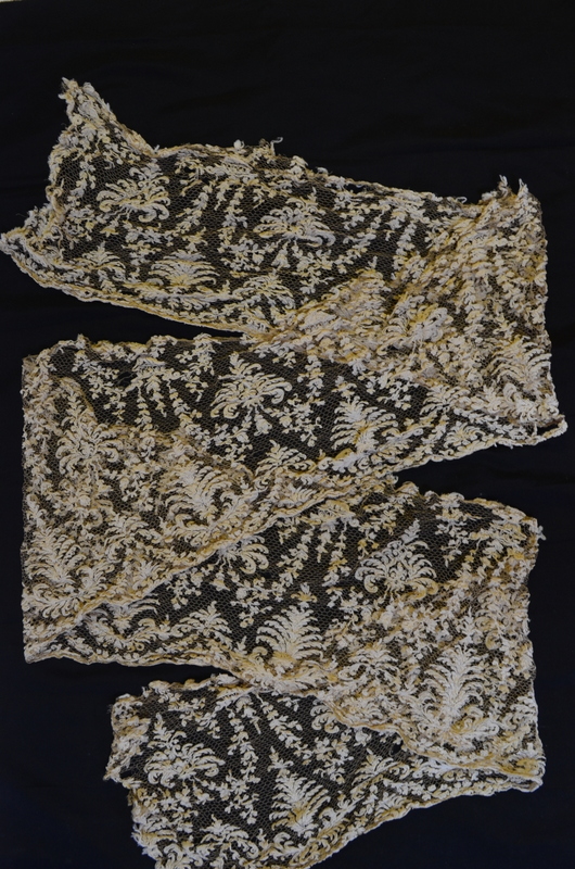 A collection of 19th century and other lace to include collars, bodice panels, lace tabards, - Image 2 of 10