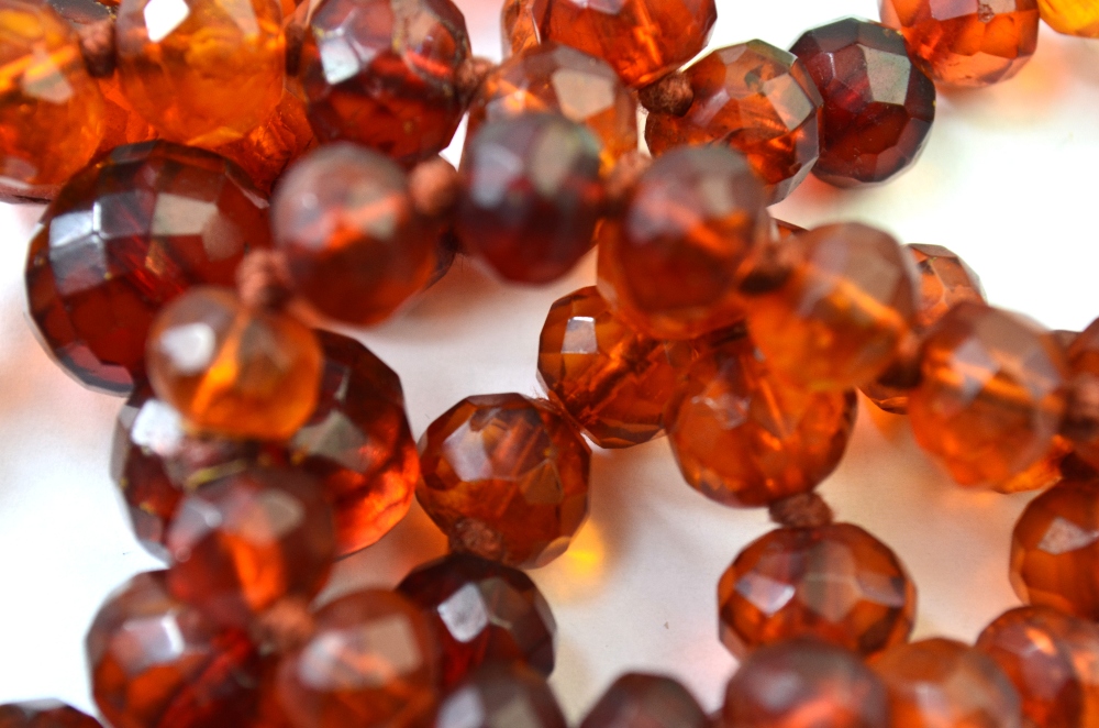 A row of facetted amber beads, knotted continuously throughout, - Image 3 of 4