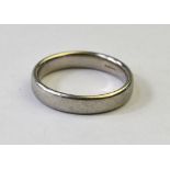 A platinum wedding band, approx 8.