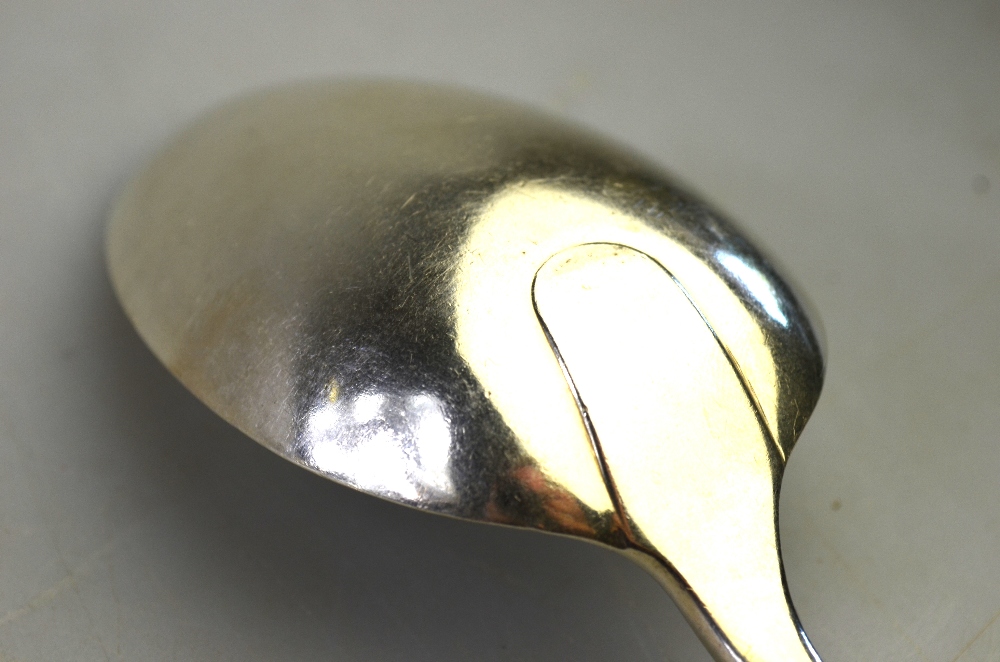 An Edwardian set of six silver OEP table spoons, William Hutton & Sons Ltd., London 1908, 14. - Image 3 of 4