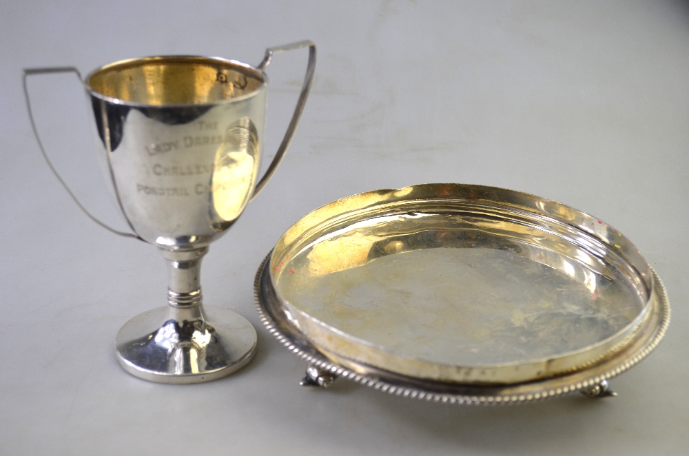 A Britannia silver circular dish with beaded rim and three scroll feet, London 1918, 17 cm,