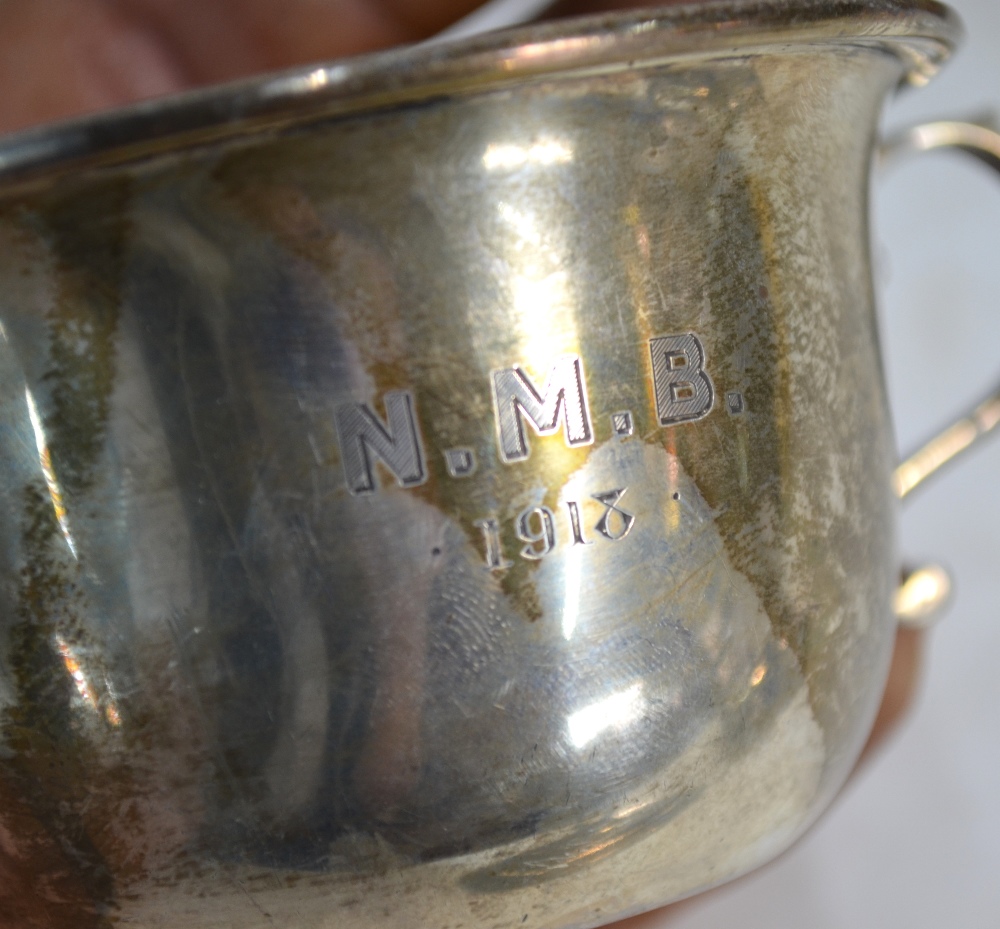 A silver Christening porringer with twin scroll handles, Birmingham 1916, 3. - Image 4 of 5