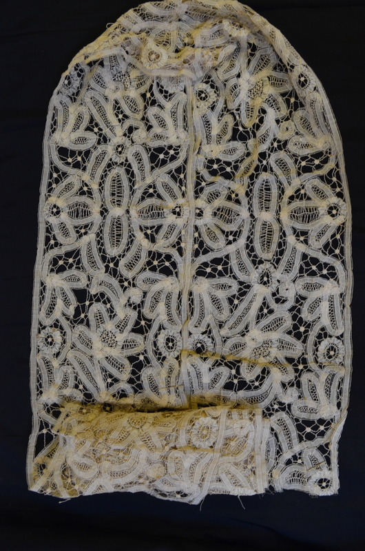 A collection of 19th century and other lace to include collars, bodice panels, lace tabards, - Image 3 of 10