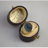 An 9ct yellow gold Oxford style signet ring set with crested bloodstone,