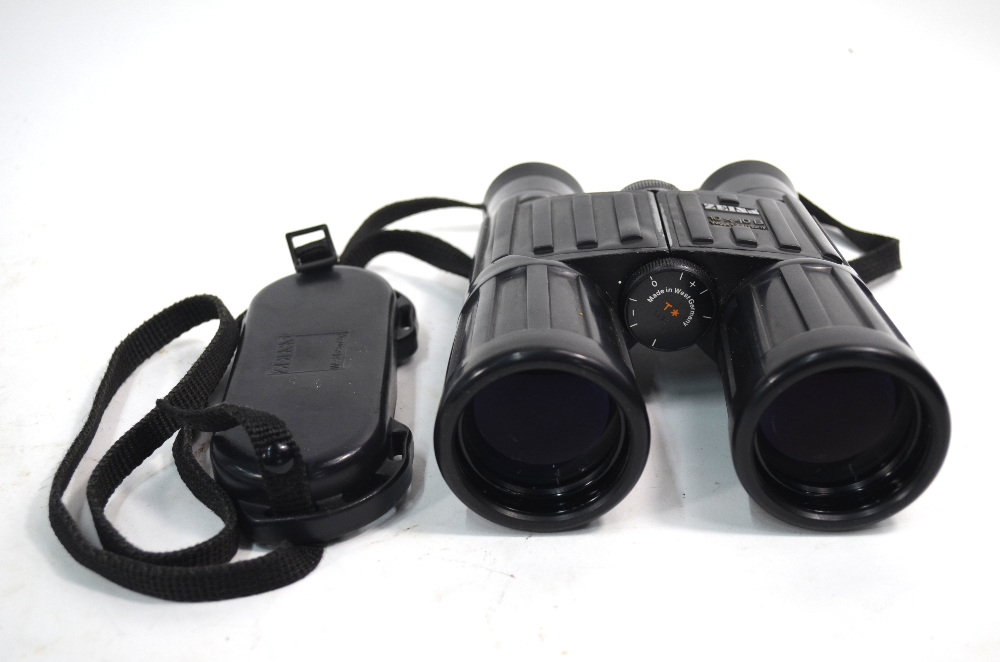 A pair of Zeiss 10 x 40B rubber-armoured binoculars, no 1930211, - Image 3 of 3