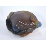 A mottled agate Chinese snuff bottle, designed as a bivalve beside three crabs on a large leaf,
