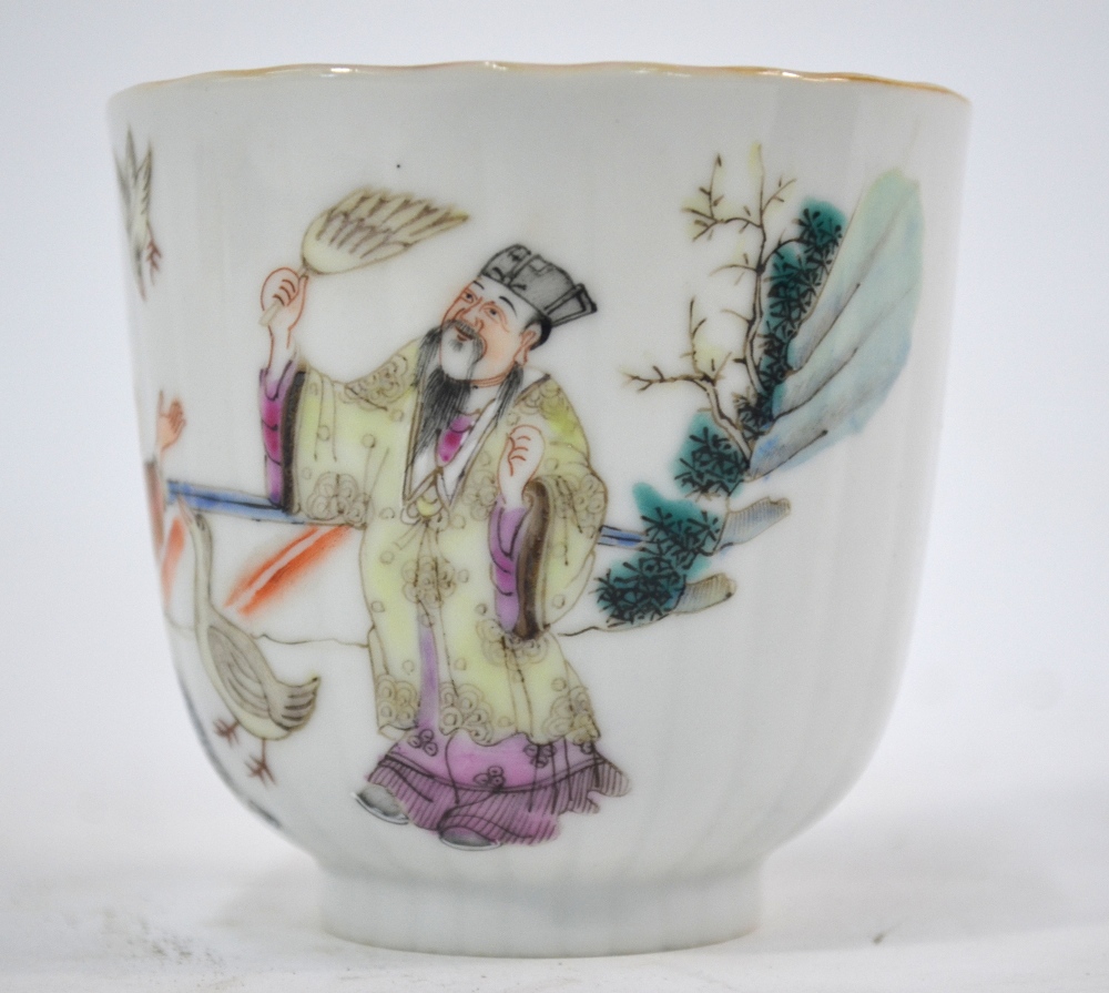 A famille rose cup, decorated with a pair of scholars on a garden terrace with two boys, - Image 3 of 5