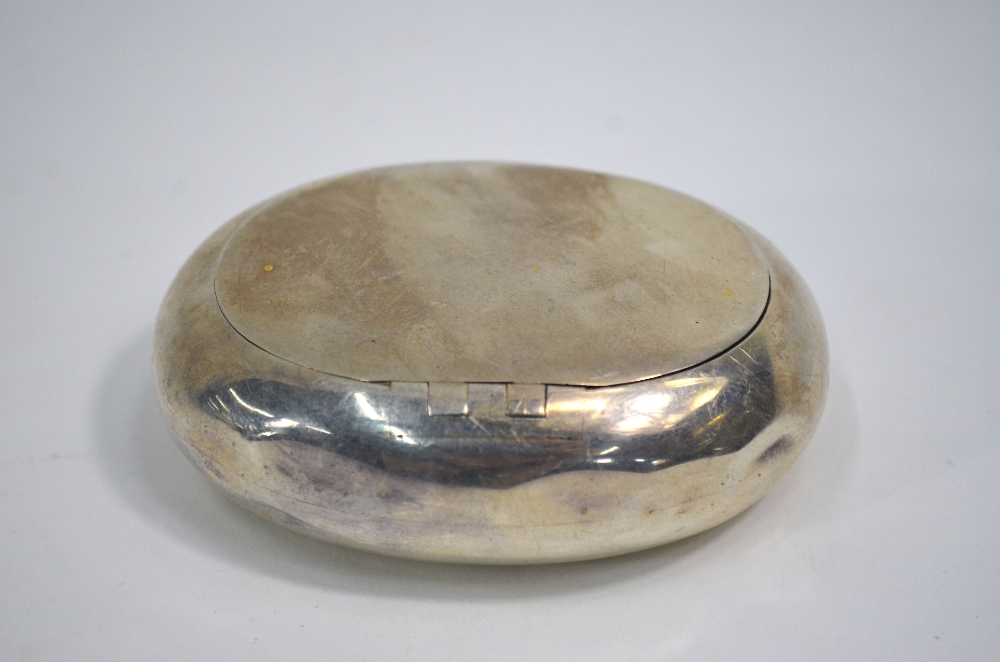 An Edwardian silver 'pebble' snuff box with hinged cover (lacks spring), Adie & Lovekin Ltd. - Image 5 of 5