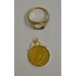 1923 half sovereign in plain 9ct spectacle mount to/w old gold signet ring setting (stone missing)