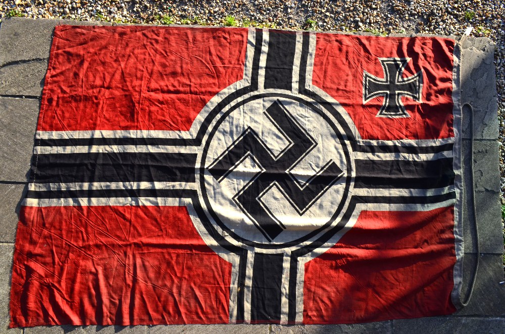 A WW2 Kriegsmarine printed linen flag, 142 x 200 cm Condition Report Discoloured,