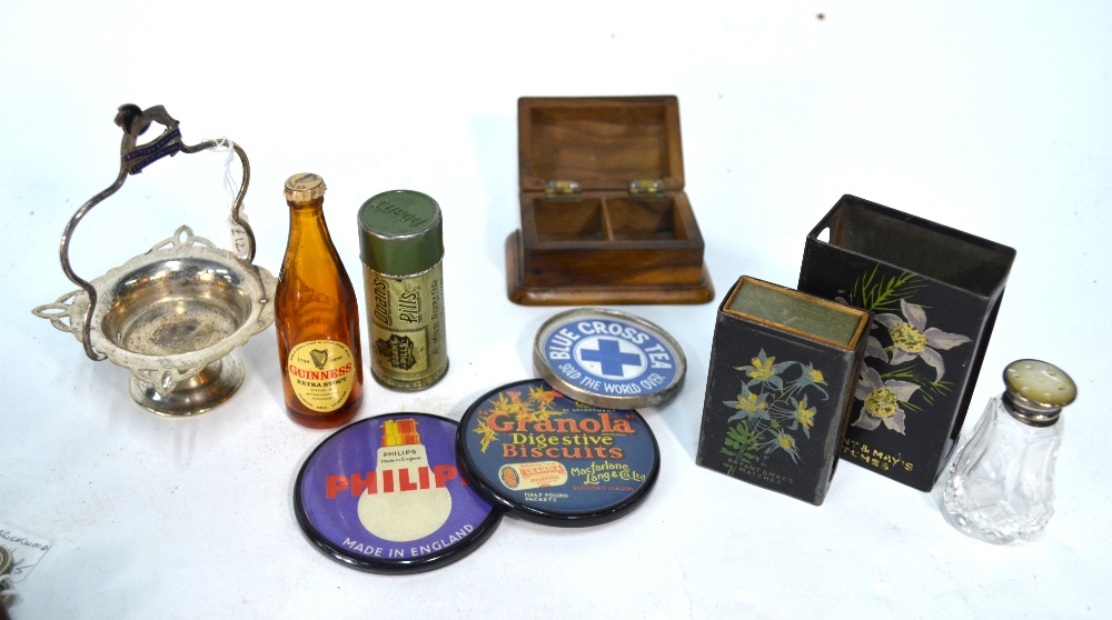 An interesting selection of advertising wares and badges, including tins, bottle openers etc. - Image 6 of 8