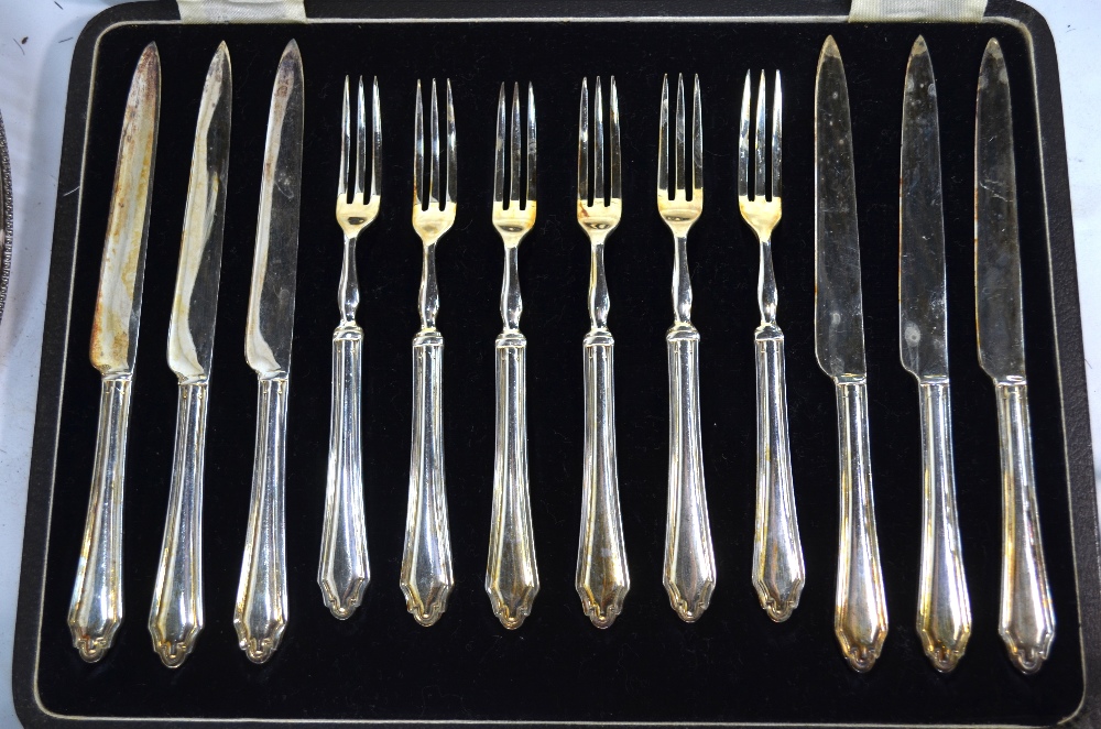 Electroplated wares including cased dish, knives and forks with servers, tea knives, fruit bowl, - Image 3 of 6