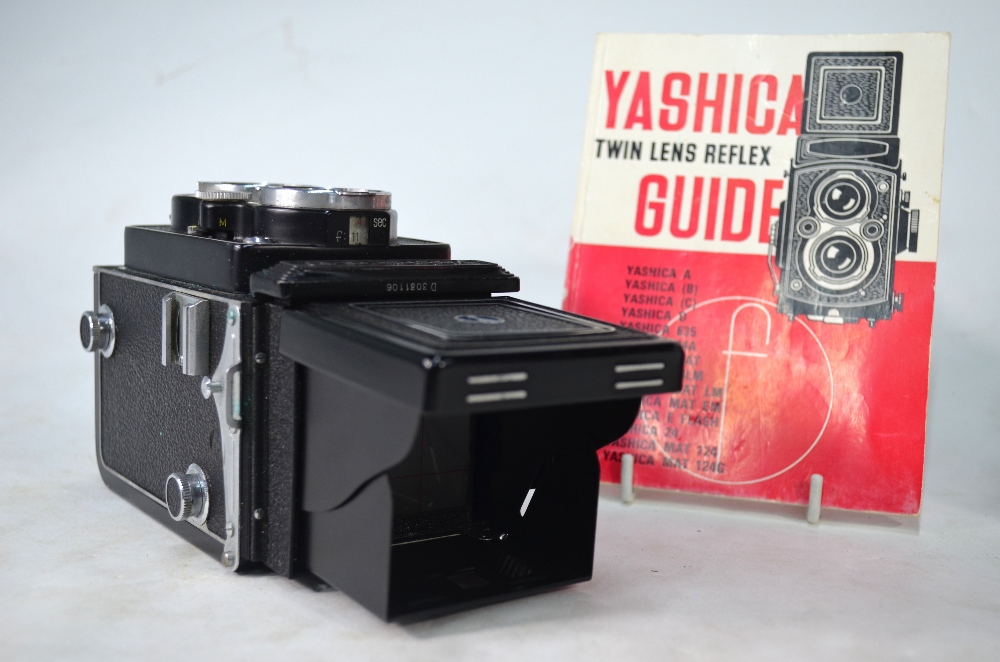 A Yashika D twin lens reflex camera, - Image 4 of 8