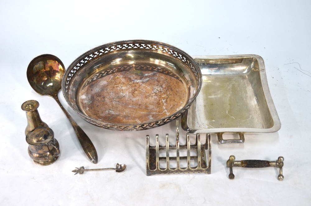 Electroplated wares including cased dish, knives and forks with servers, tea knives, fruit bowl, - Image 4 of 6