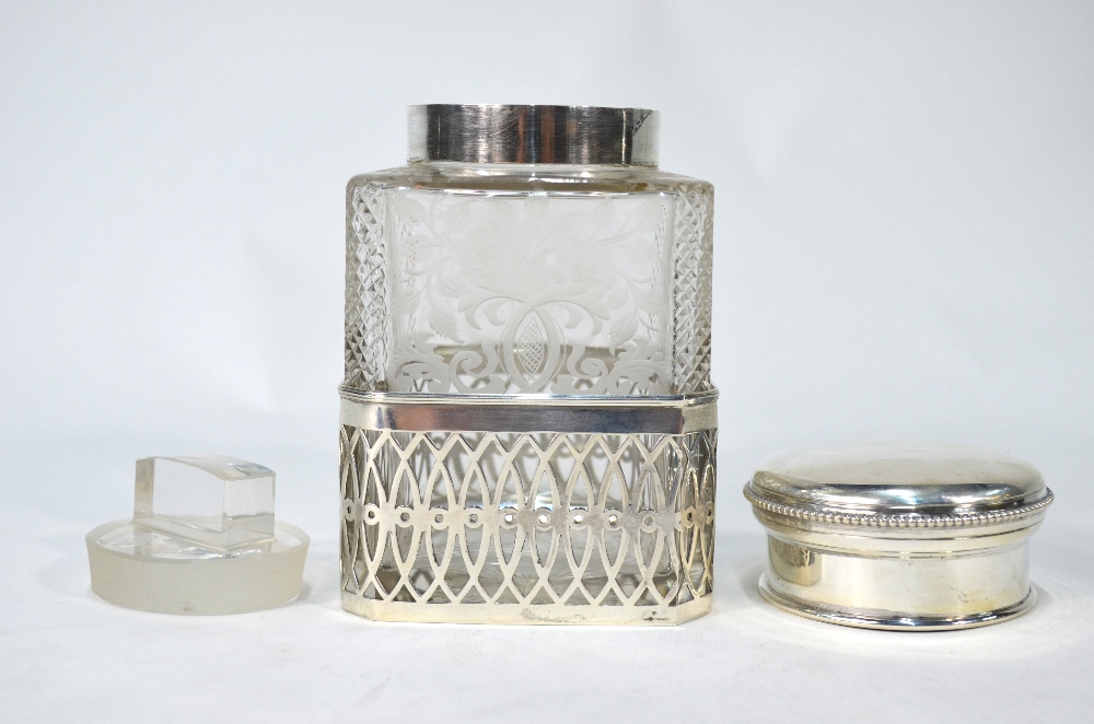 A German square-cut glass tea caddy and stopper with strawberry-cut canted corners and wheel-etched - Image 2 of 5