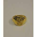 A 9ct yellow gold Oxford style signet ring engraved with cockerel crest and motto Watch, size M,