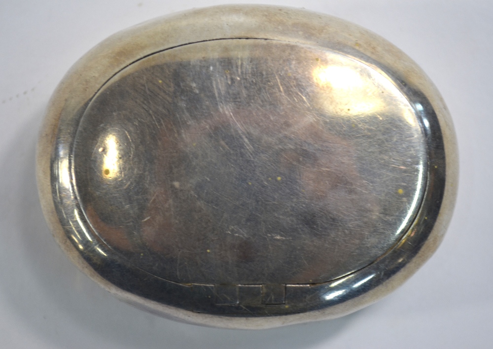 An Edwardian silver 'pebble' snuff box with hinged cover (lacks spring), Adie & Lovekin Ltd. - Image 2 of 5