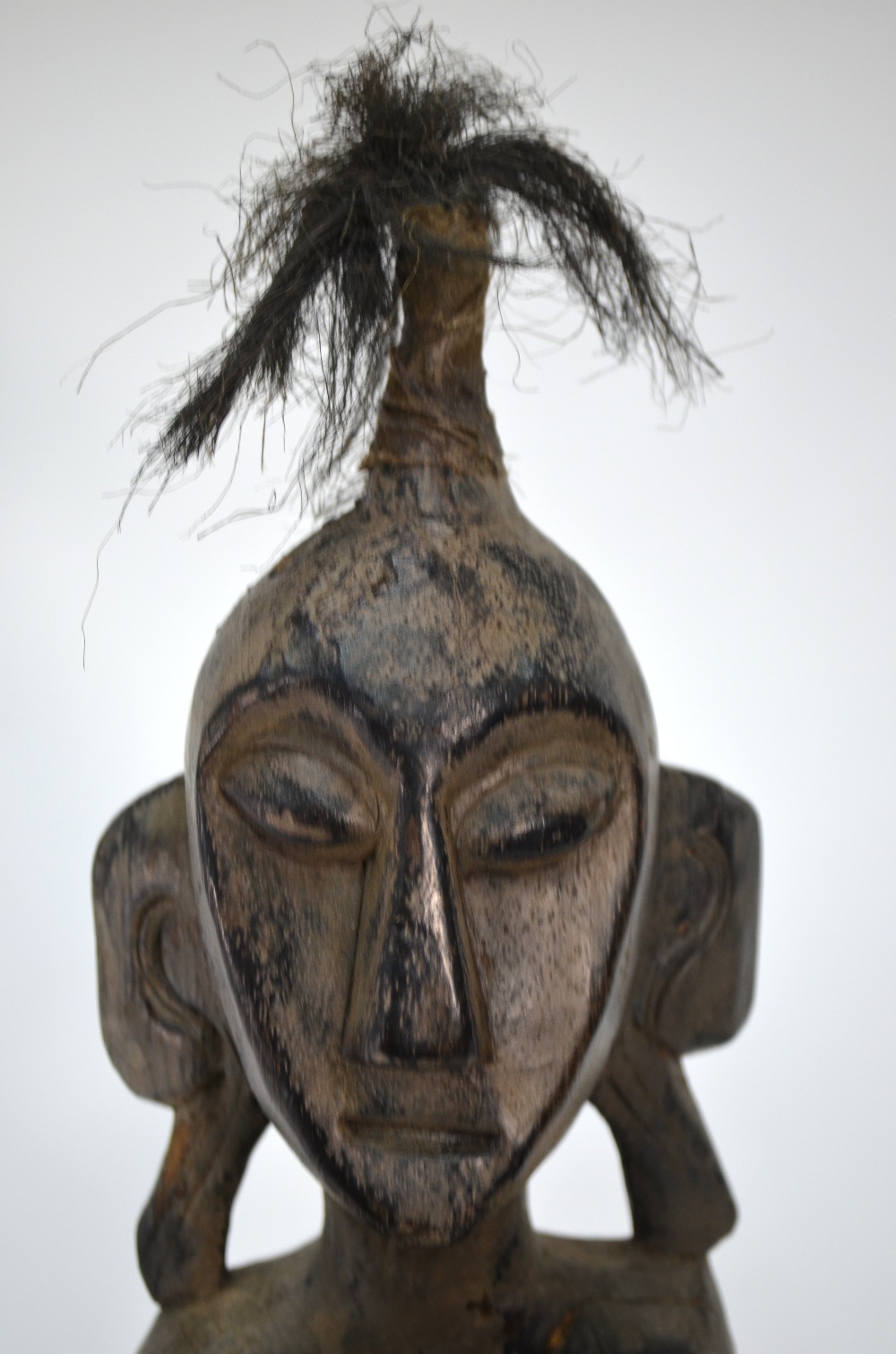 An African tribal carved wood seated fig - Image 3 of 5