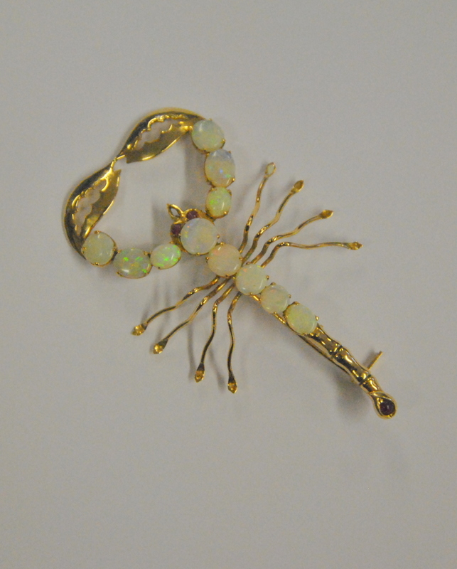 A yellow metal set brooch in the form of