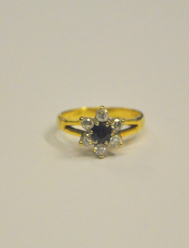 A dark blue sapphire and diamond flower - Image 3 of 4