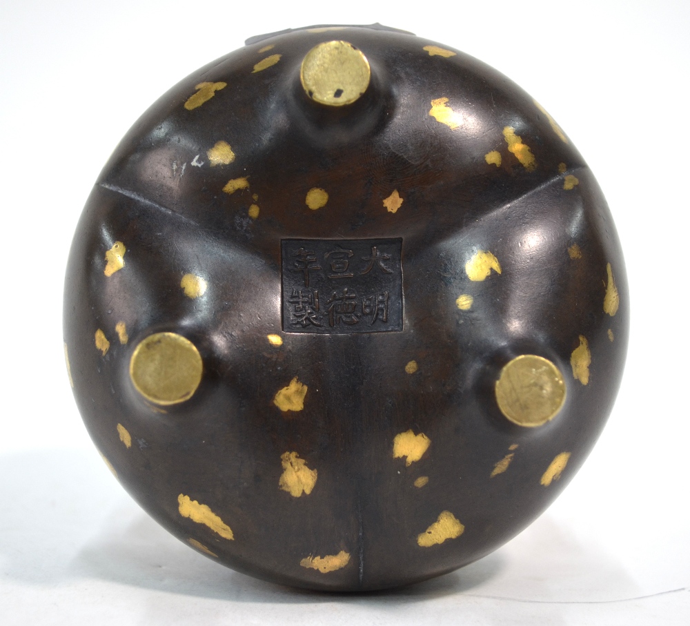 A Chinese bronze incense burner of tripod and circular form with rope-twist handles, - Image 3 of 5