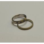 A white metal wedding band stamped 18ct, to/w white metal band ring set three blue stones, approx 4.