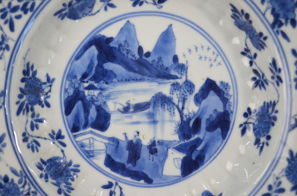 A Chinese blue and white dish with foliate rim, - Image 2 of 5