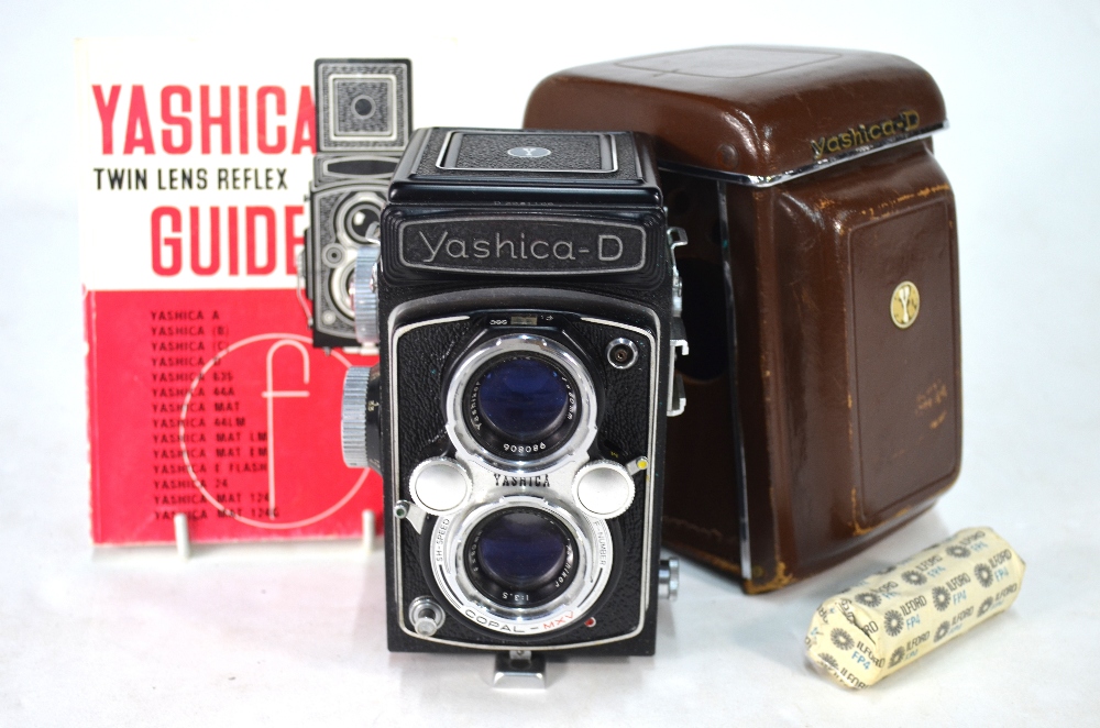 A Yashika D twin lens reflex camera, - Image 2 of 8