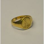 A 9ct yellow gold Oxford style signet ring engraved with crest,