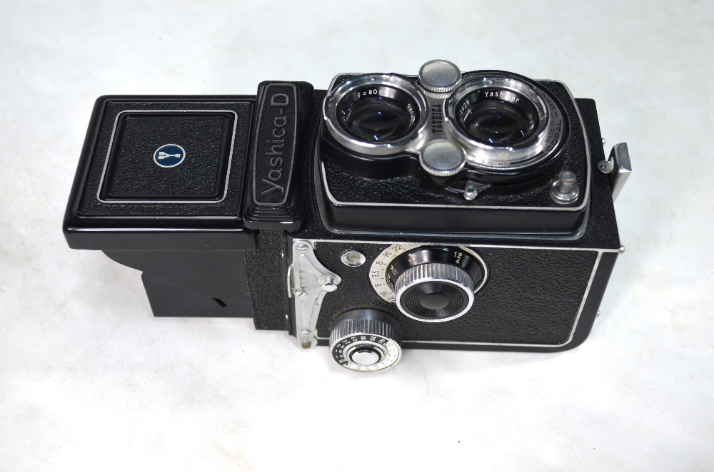 A Yashika D twin lens reflex camera, - Image 8 of 8