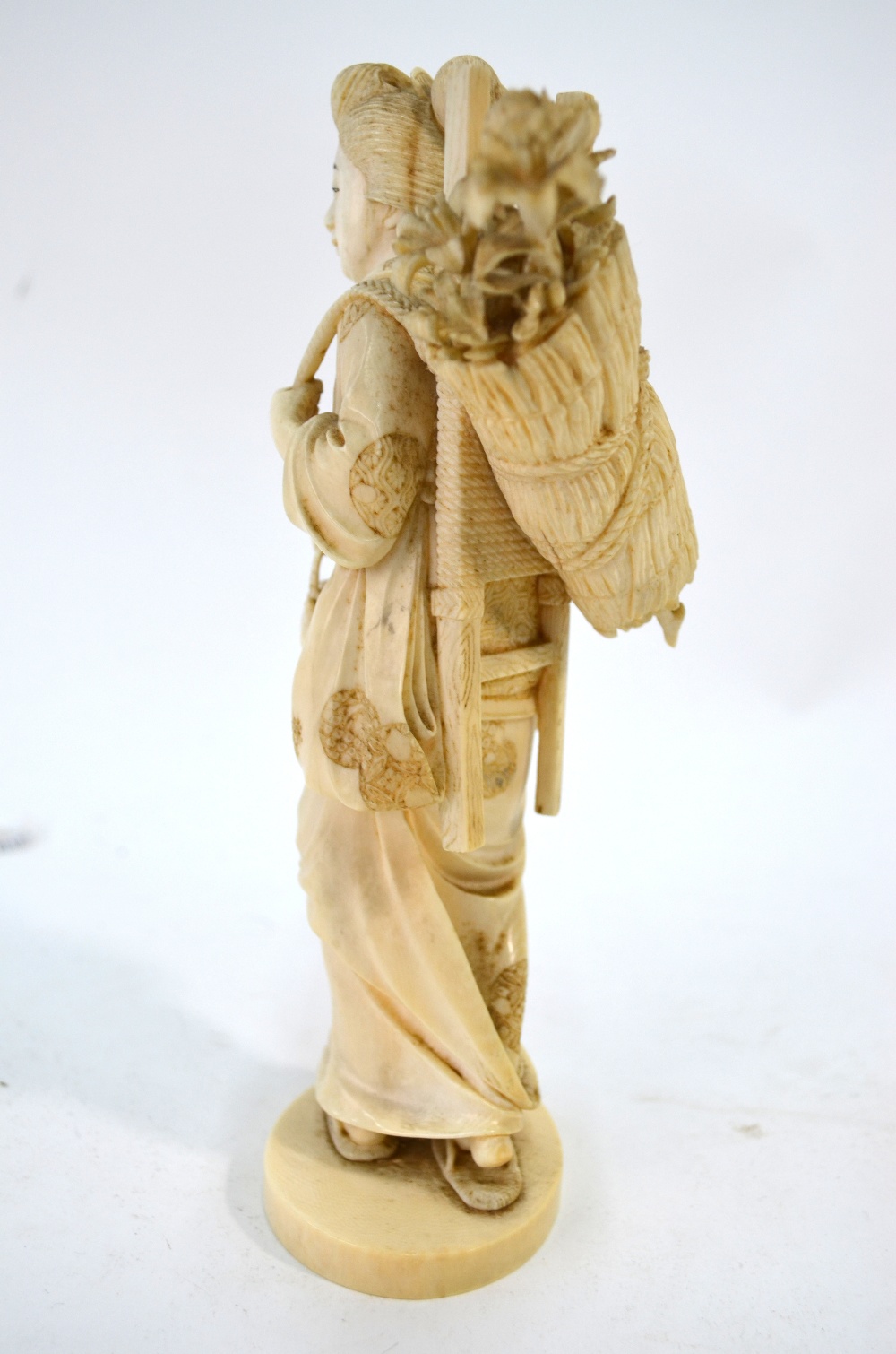 A Japanese ivory Okimono, carved as a Yamato Nadeshkom wearing zori, - Image 5 of 6