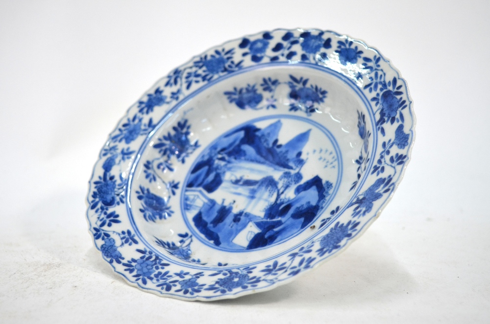 A Chinese blue and white dish with foliate rim, - Image 3 of 5