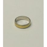 A 9ct white and yellow gold band ring, approx 4.