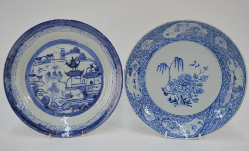 A Chinese pair of enamelled bowls decorated with the Daoist theme of pine, cranes and deer, - Image 4 of 12