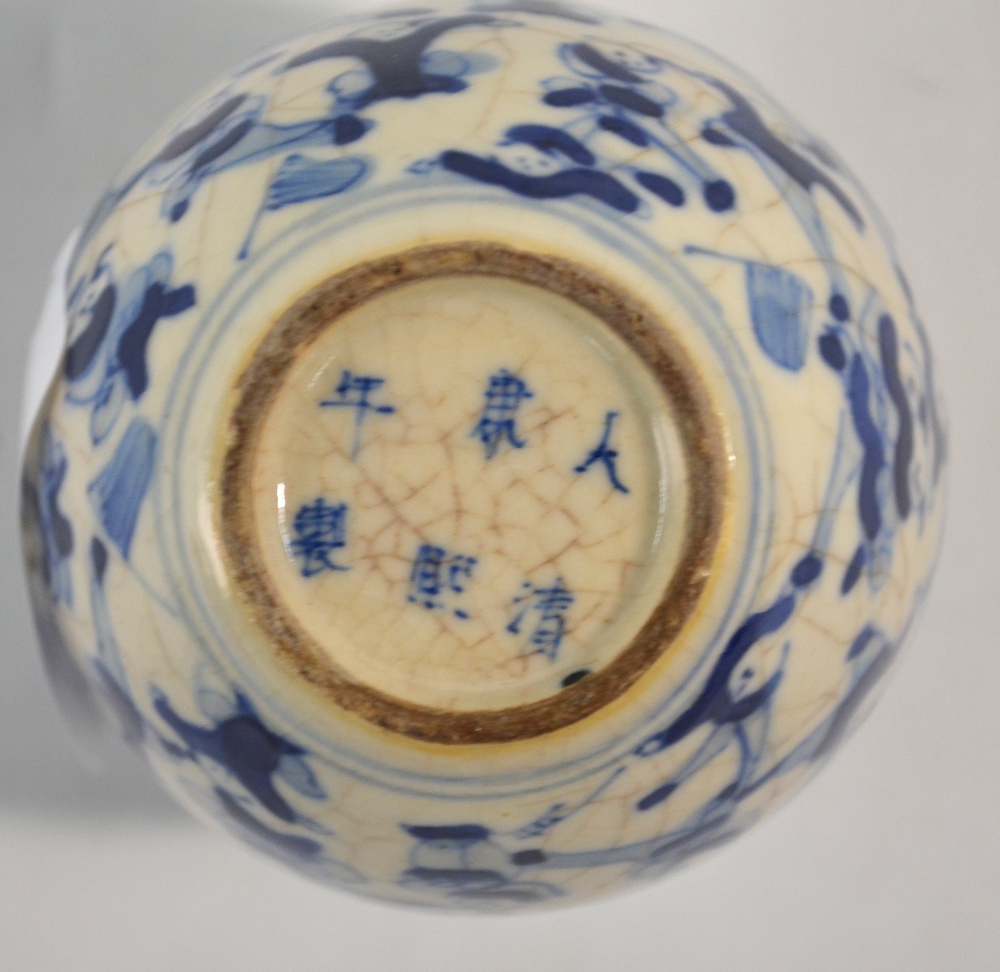 A Chinese small blue and white oviform vase and cover, - Image 5 of 7