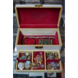 A quantity of vintage jewellery in wooden jewel box including mosaic bracelet, rhinestone suite,