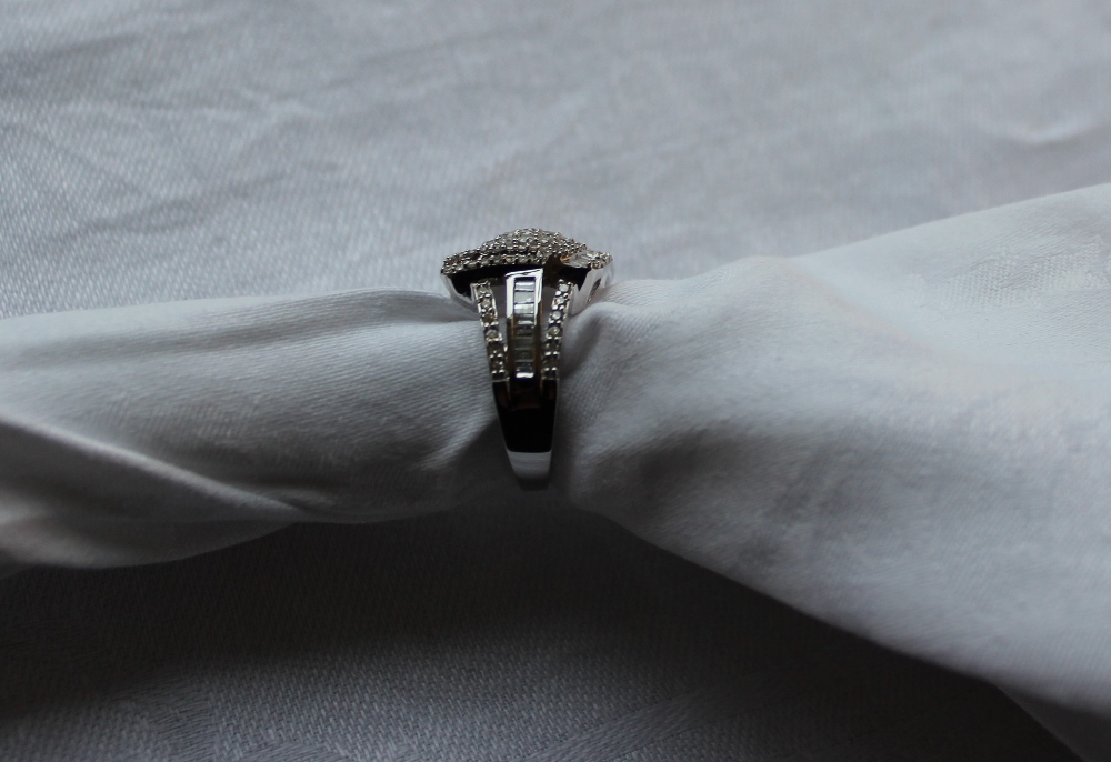 A diamond encrusted dress ring, - Image 2 of 4