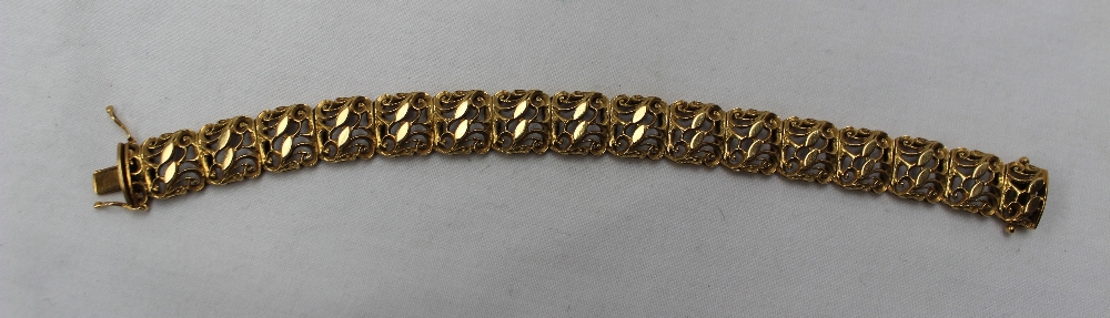 A yellow metal bracelet with rectangular pierced scrolling links, - Image 3 of 3