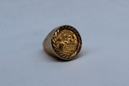 A George V gold half sovereign, dated 1914 in a 9ct gold ring mount, overall approximately 9.