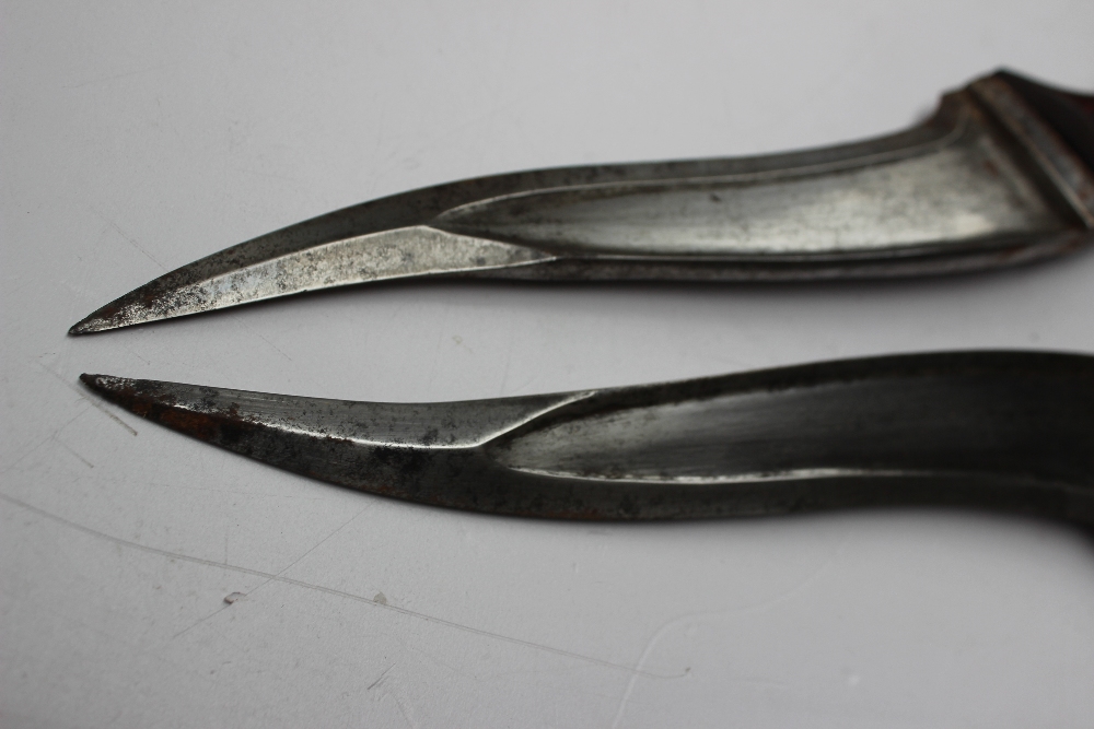 A pair of daggers with rosewood grips, - Image 6 of 9