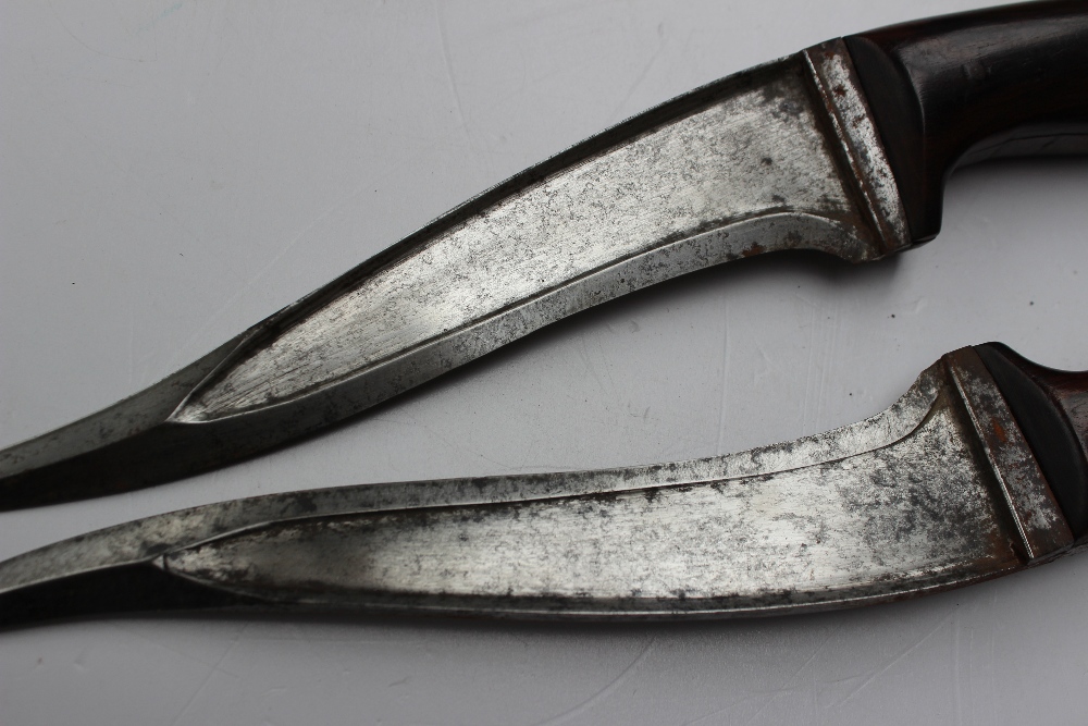 A pair of daggers with rosewood grips, - Image 8 of 9