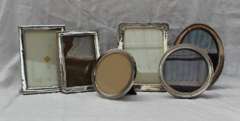 An Elizabeth II silver photograph frame, of oval form, Sheffield, 1986,