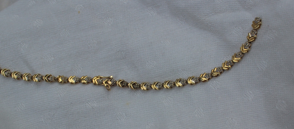 A 9ct yellow gold gate bracelet approximately 16. - Image 2 of 3