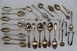 A set of five George V silver tea spoons, London, 1928, together with other tea spoons,