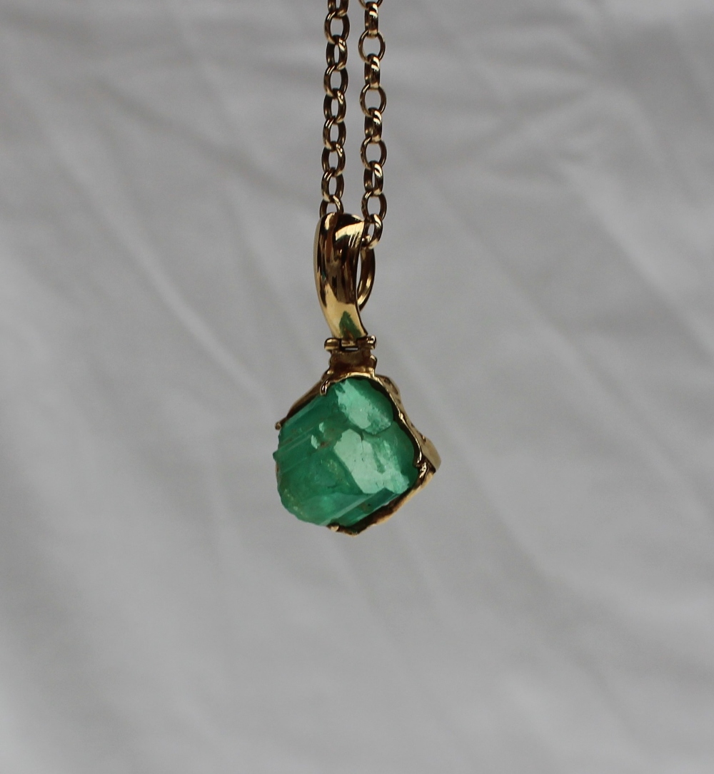 A Columbian Emerald uncut of irregular shape to a yellow metal hinged setting on a 9ct yellow gold - Image 4 of 5