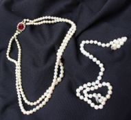 A pearl two strand choker,