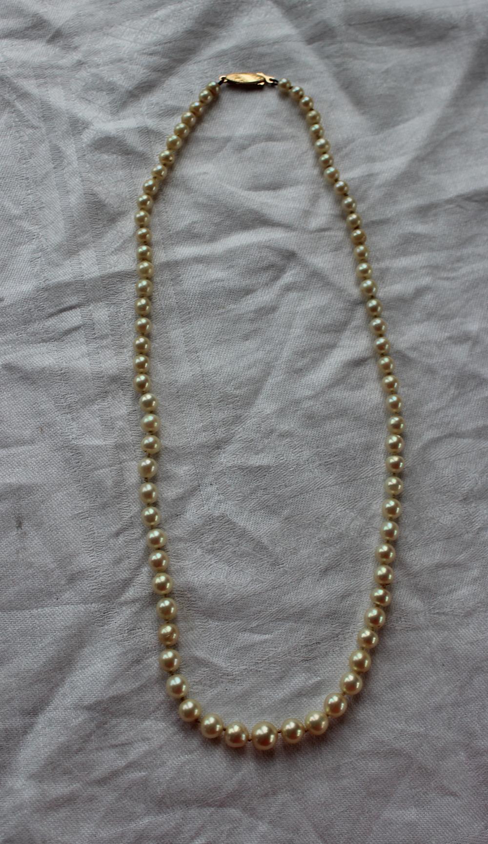 A string of graduated regular pearls, to a yellow metal clasp, varying from 8mm to 4mm, - Image 2 of 2