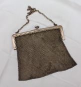 A George V silver purse, with a chain mail body and oval link strap, London, 1916,