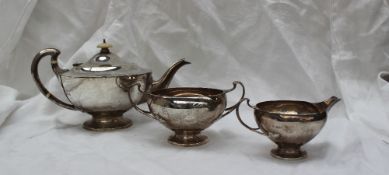 A George V silver three piece teaset, comprising an urn shaped teapot,