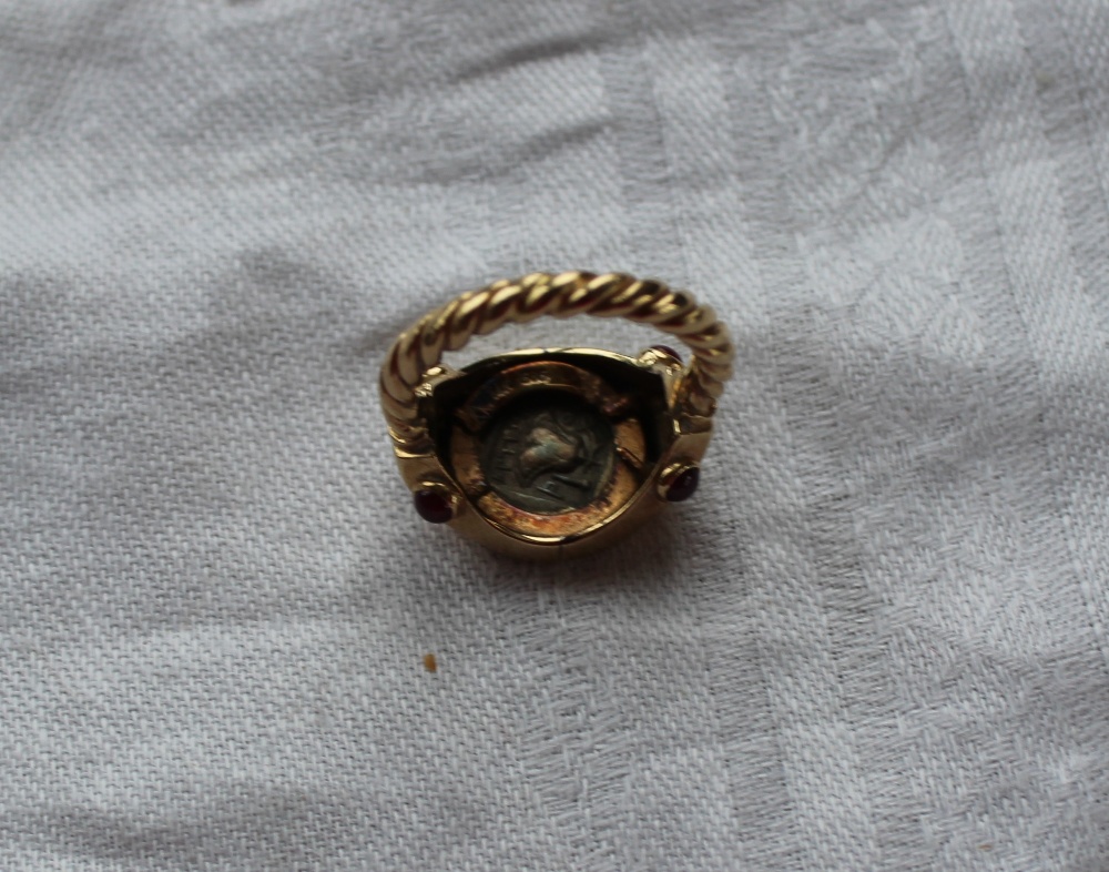 A 14ct yellow gold ring set with a Roman coin, - Image 5 of 5